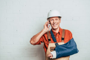 Workers’ Comp Lawyer Tonawanda, NY- Man with cast